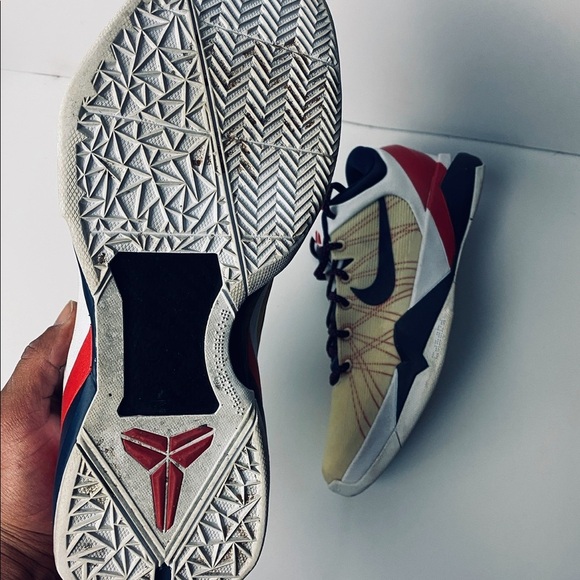 Kobe Bryant Nike East Shoes Size 11 - Picture 2 of 12